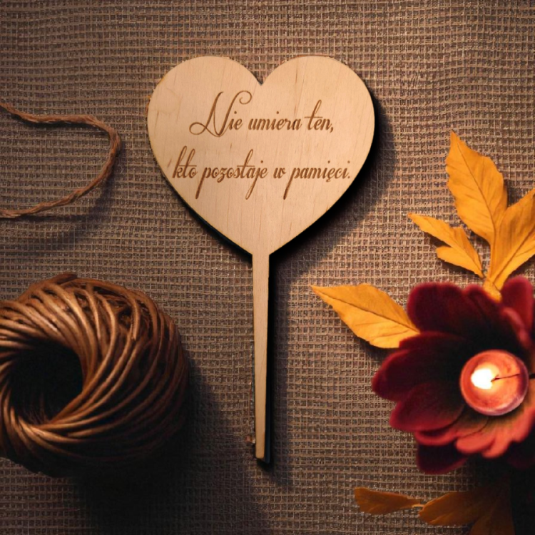 drewniane serce z grawerowanym tekstem ozdoba wiązanki