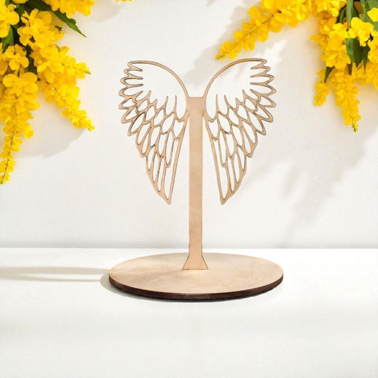 Ażurowe skrzydełka ze sklejki na stojaku z okrągłą podstawą