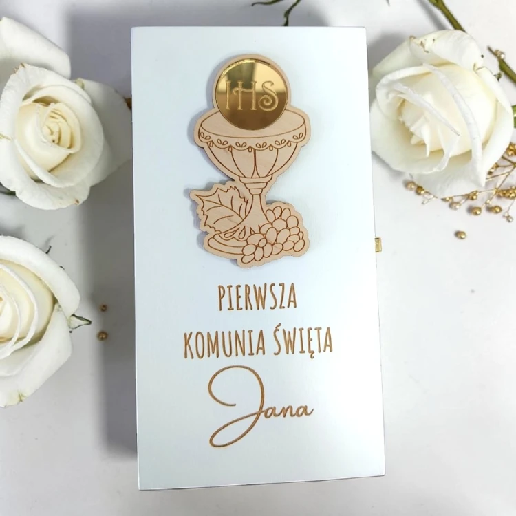 białe pudełko na koperte