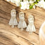 Dziewczynka ze świecą ze sklejki grawerowana scrapka 7x3,5 cm - do DIY i rękodzieła