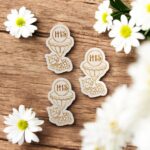 Kielich z IHS z winogronem sklejka grawerowana scrapka 4x2,5 cm - do DIY i rękodzieła - obrazek 2